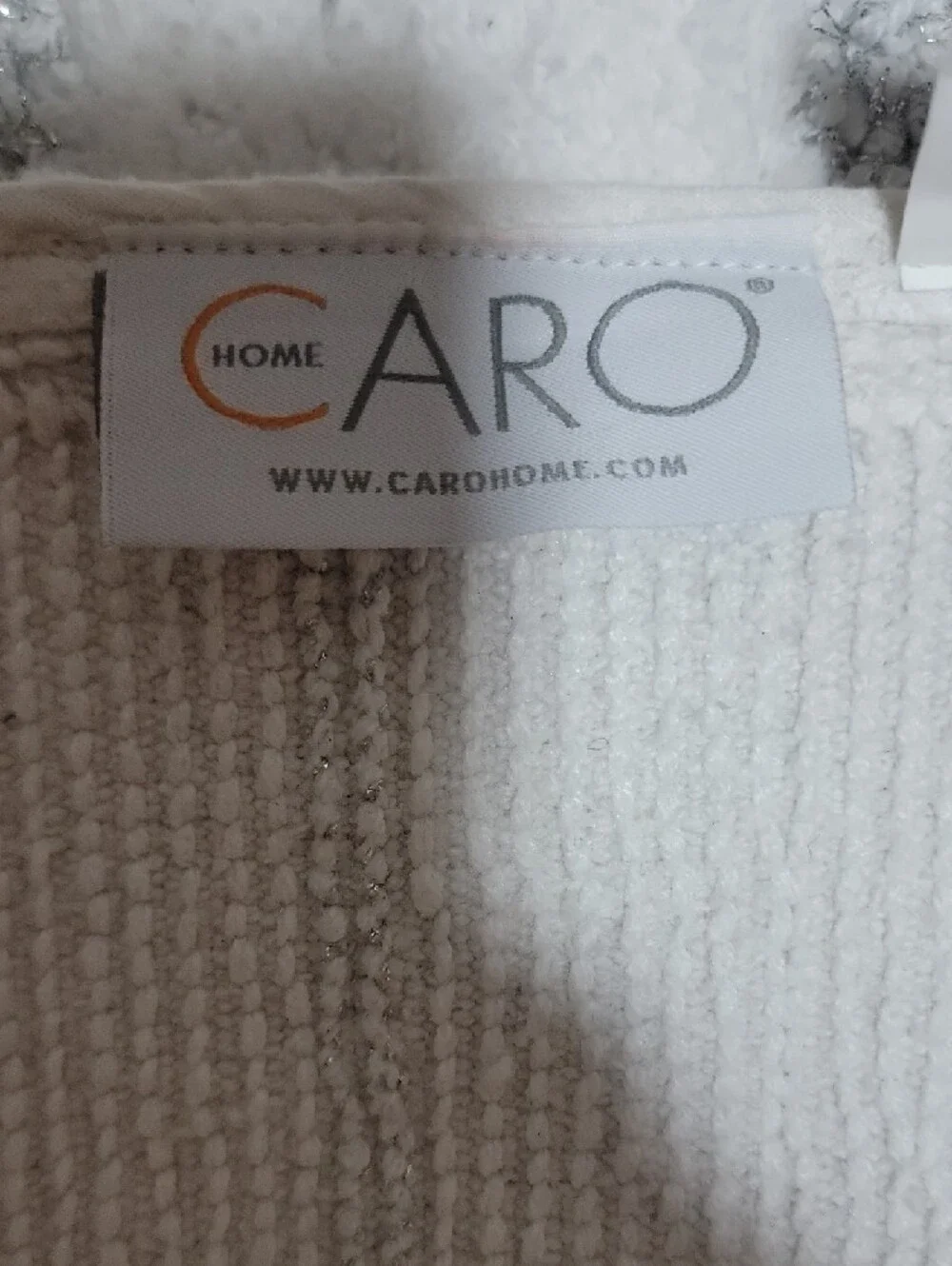 Plush White Bath Mat with Silver Accent - Unbranded